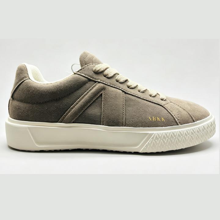 Sneaker shoes