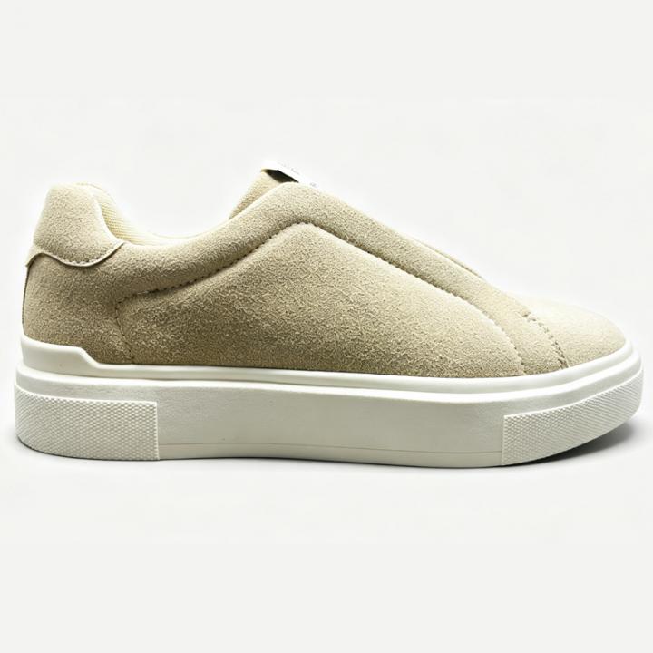 Sneaker shoes